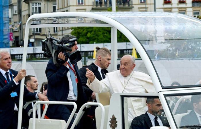 A woman “packed with explosives” wanted to attack the pope