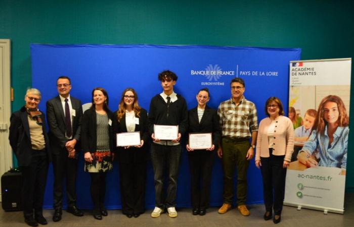 Two students from the same high school in Vendée awarded the Prize for Economic Excellence