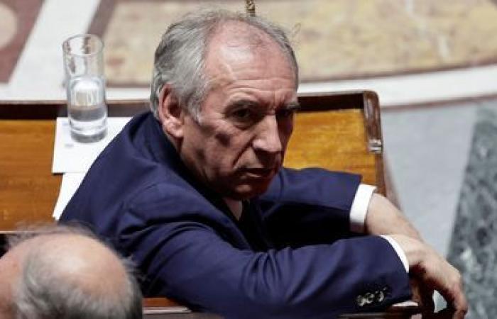 Does the new Prime Minister François Bayrou have the right to remain mayor of Pau?