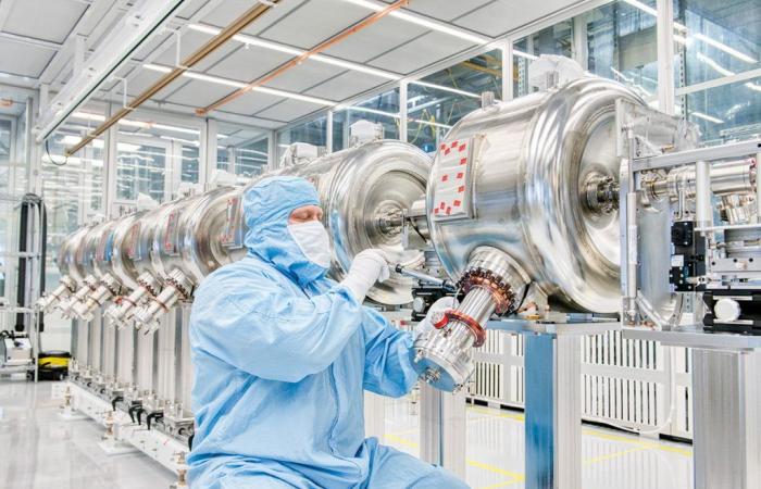 Building a giant neutrino detector in underground caverns