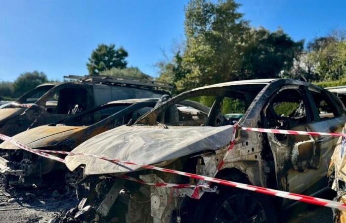 in Nice, several charred cars in the private parking lot of a residence