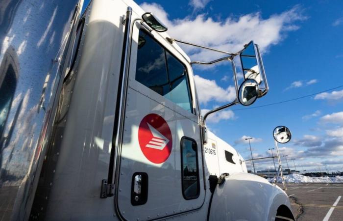 Activities gradually resume at Canada Post, after a month of strike