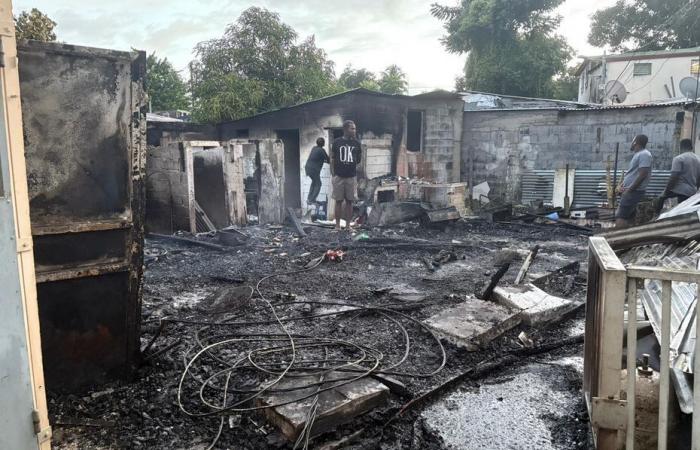 A fire devastates 3 houses and a bar in Vieux-Bourg, in Les Abymes