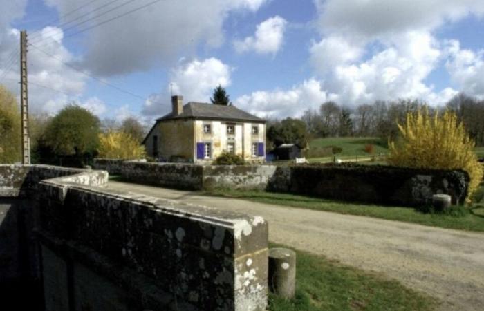 Who has plans for these pretty houses located along a canal in Brittany?