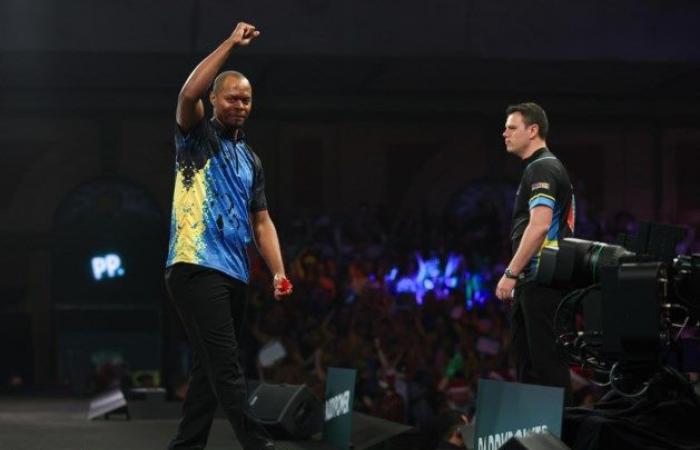 VIDEO. He lost his match, but with Rashad ‘The Candyman’ Sweeting the World Darts Championship has gained a cult hero