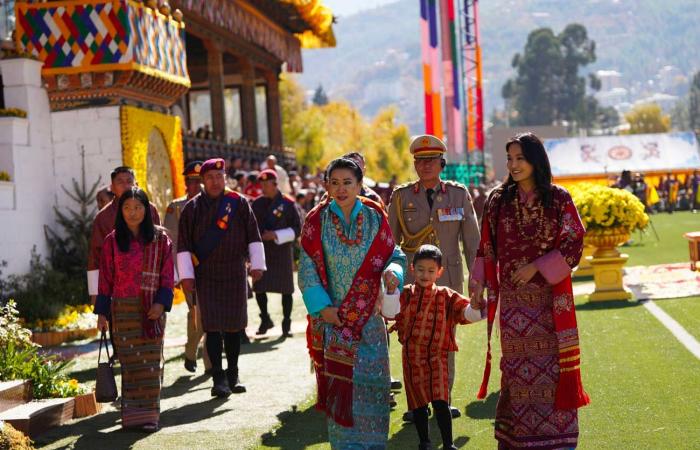 King Jigme Khesar, his heir, his father, the queens, princes and princesses of Bhutan gathered for the national day