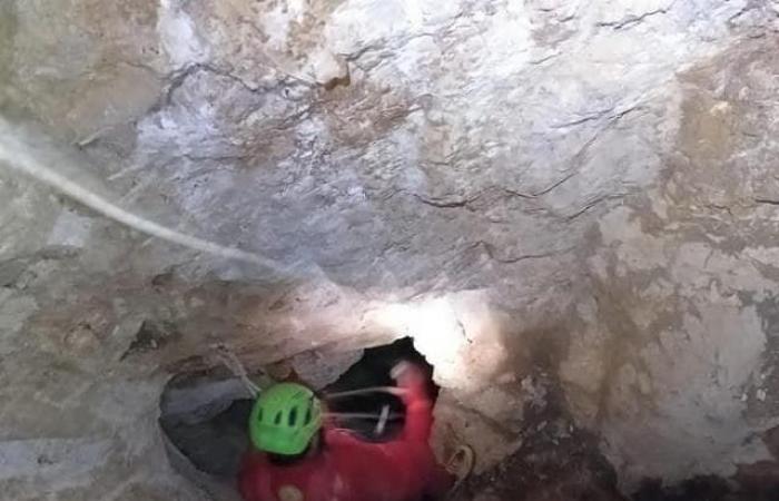 Ottavia Piana, taken to safety out of the cave, is injured. Now in hospital in Bergamo