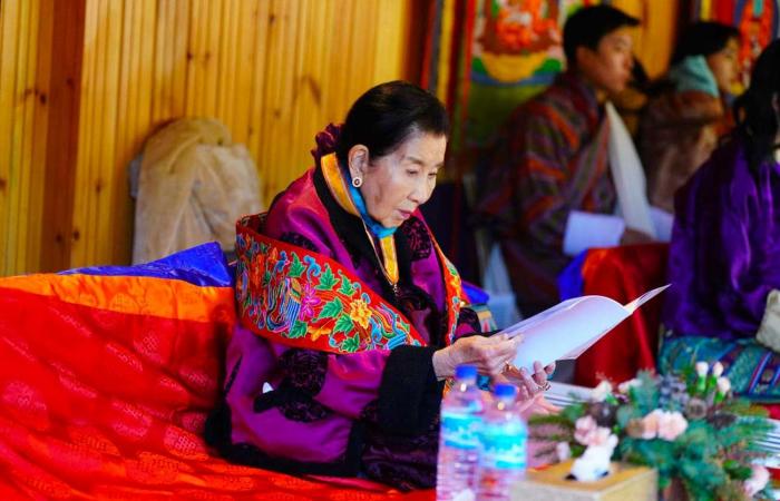 King Jigme Khesar, his heir, his father, the queens, princes and princesses of Bhutan gathered for the national day