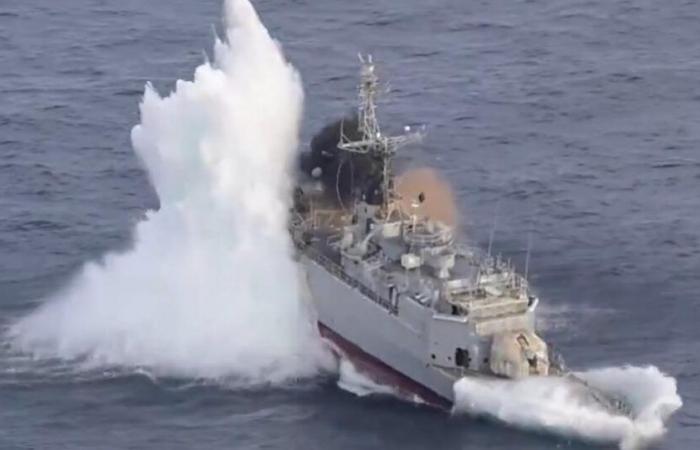 Impressive images of a torpedo fire on a former French Navy avion