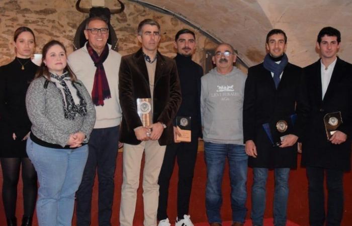 In Arles, La Muleta presented its 2024 trophies in a spirit of solidarity