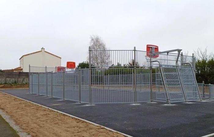 A new multi-sport field near the Barbechat school. Sport