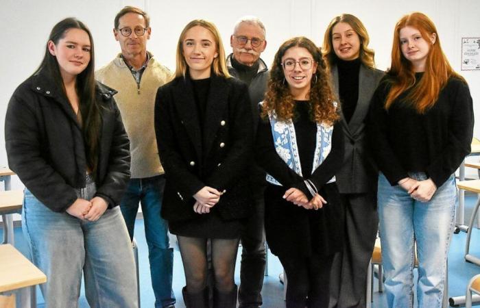 In Lorient, high school students from Dupuy-de-Lôme at the National Assembly