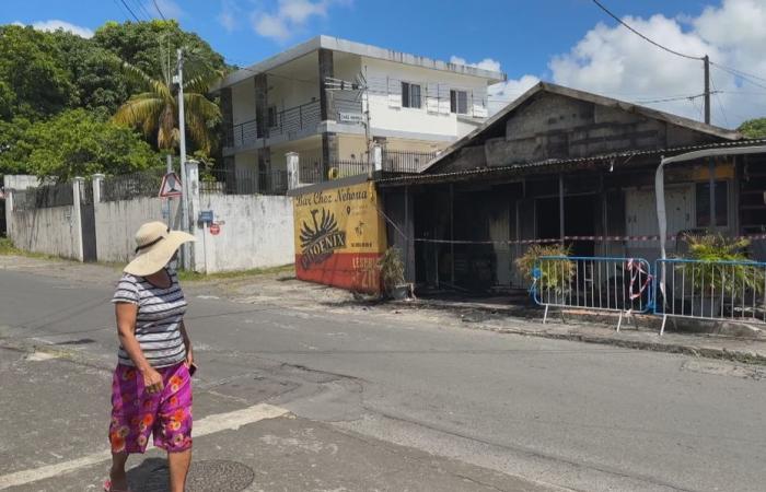 The Chez Nehoua store in Saint-André ravaged by fire