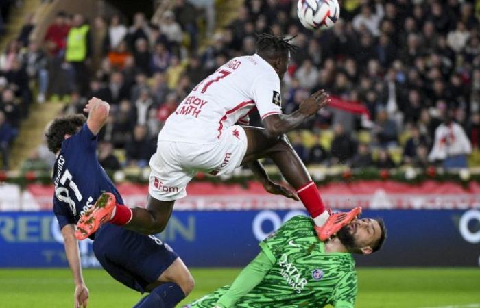 Singo kicks him in the face. How is the goalkeeper