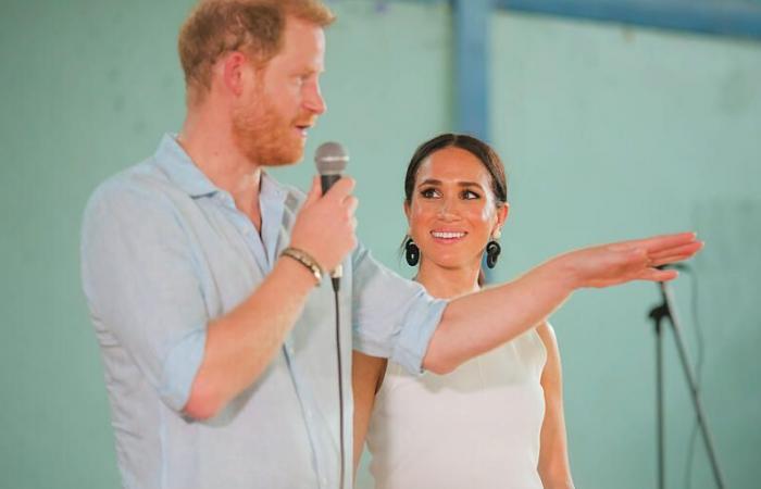 Prince Harry and Meghan Markle present their greeting card, we see their children