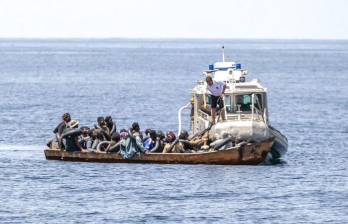 At least 20 migrants die in shipwreck off Tunisia