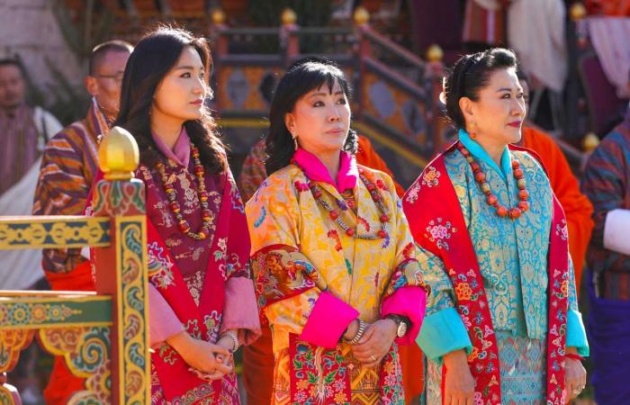 King Jigme Khesar, his heir, his father, the queens, princes and princesses of Bhutan gathered for the national day