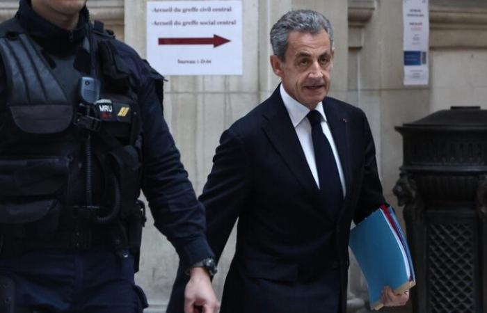 Sentenced, Sarkozy with electronic bracelet for one year