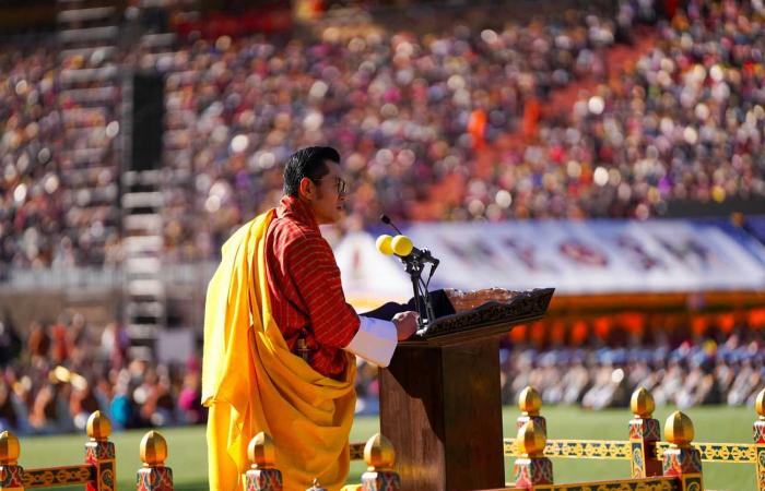 King Jigme Khesar, his heir, his father, the queens, princes and princesses of Bhutan gathered for the national day