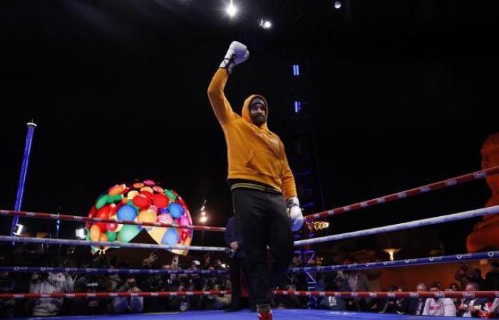 Tyson Fury on guard before the media before his fight against Alexander Usyk