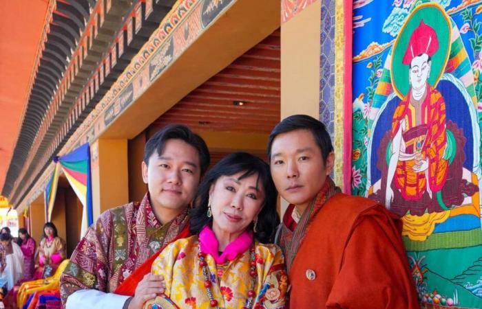 King Jigme Khesar, his heir, his father, the queens, princes and princesses of Bhutan gathered for the national day