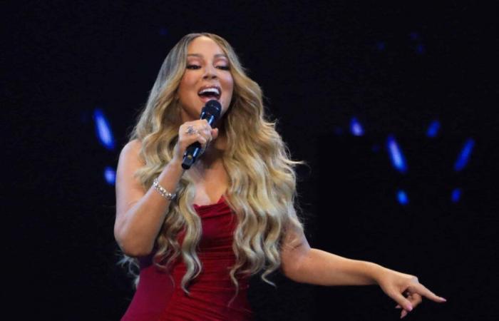 Rihanna unbearable at Mariah Carey concert: she ends up showing her chest