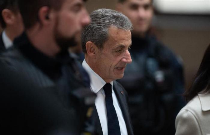 Nicolas Sarkozy definitively sentenced to one year under electronic bracelet