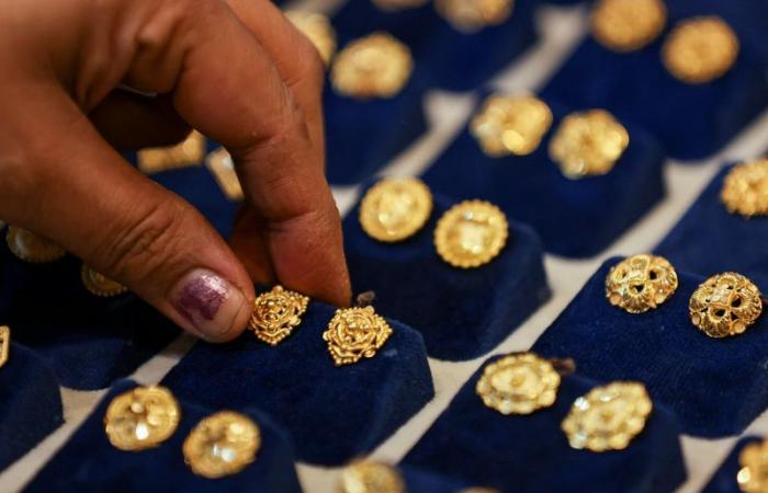 Indians are opting for lighter, lower carat jewelry due to soaring gold prices