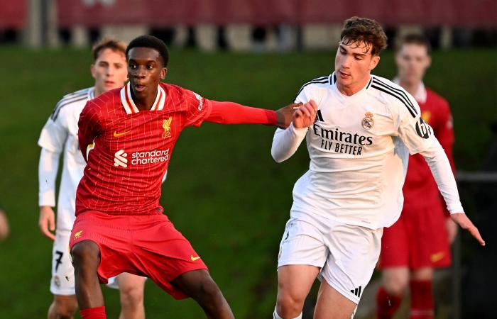 Liverpool starlet set to make full debut in Carabao Cup