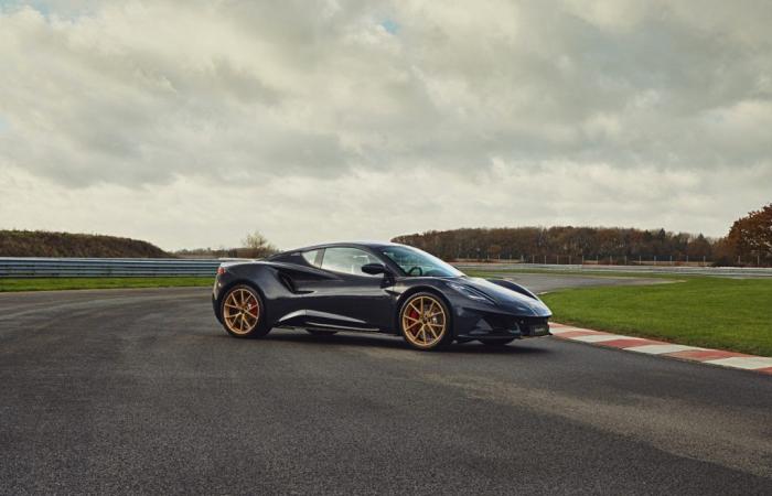 Lotus launches the Emira Special Edition inspired by F1 and Ayrton Senna.