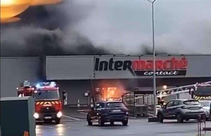 An Intermarché store hit by a violent fire in Cormicy