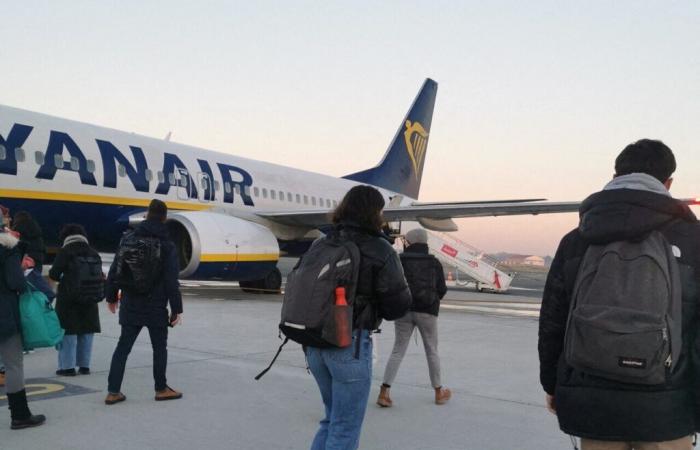 the grotesque situation of 14 Ryanair employees at Bordeaux airport