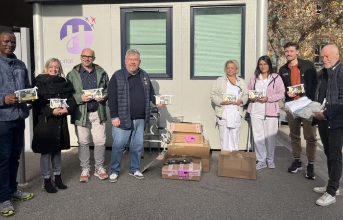 The Salon-de-Provence hospital receives underwear donated by the Lions club for the most deprived