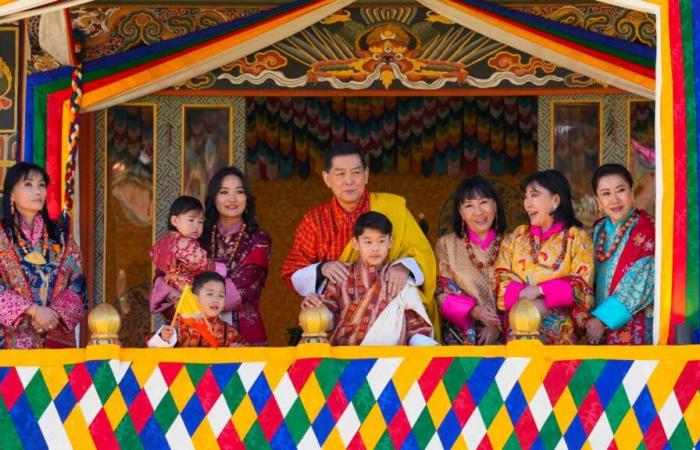 King Jigme Khesar, his heir, his father, the queens, princes and princesses of Bhutan gathered for the national day