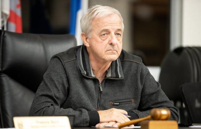 the mayor of Saint-Boniface is suspended