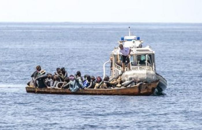 At least 20 migrants die in shipwreck off Tunisia