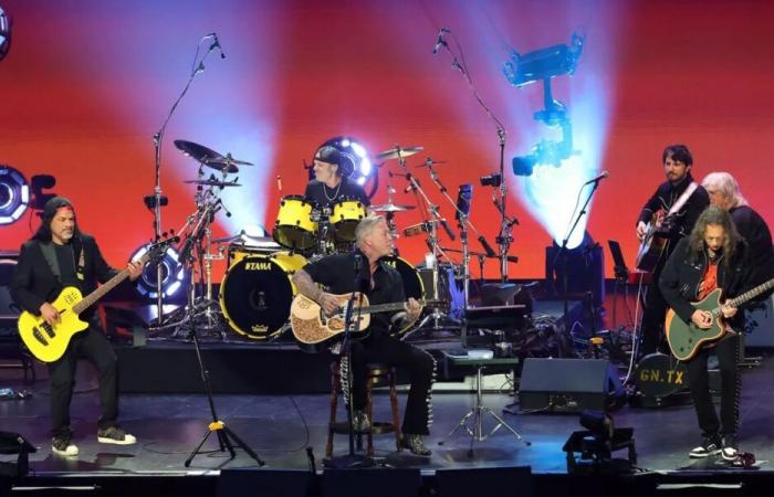 Watch Metallica in Concert Acoustic and Electric