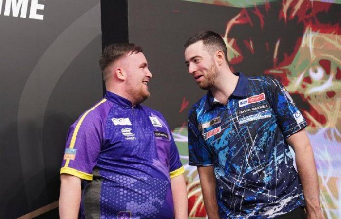 Former darts star reveals what happens when they go off stage between sets at World Championship