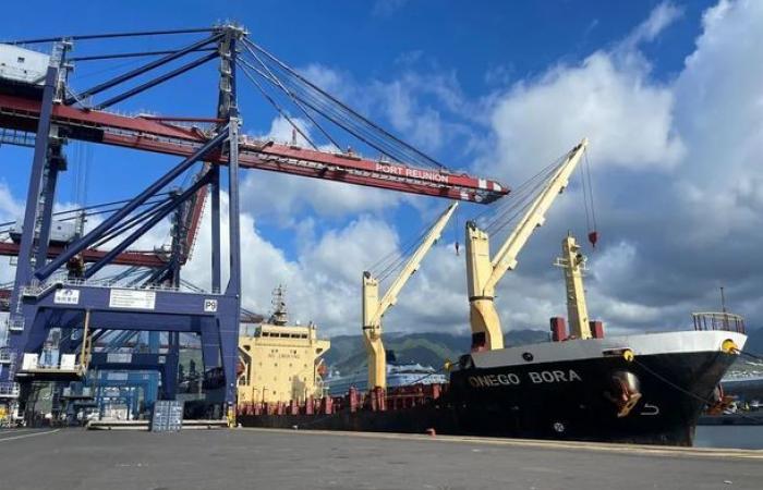 DIRECT. Emmanuel Macron has just arrived in Mayotte, 5 days after the passage of Cyclone Chido