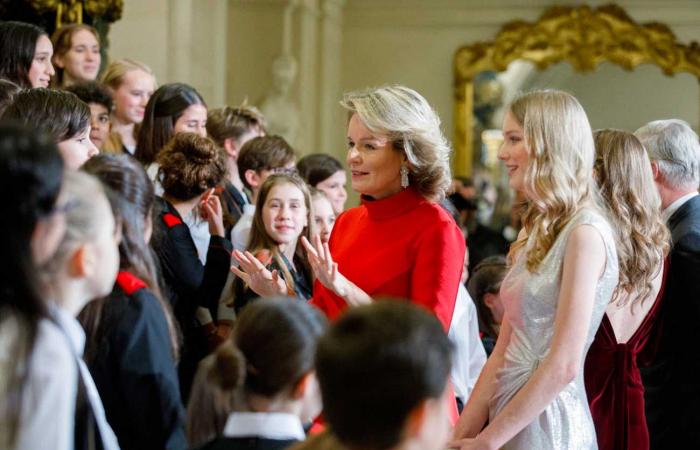 Princess Elisabeth in velvet and Princess Éléonore in silver to accompany King Philippe and Queen Mathilde to the Christmas concert