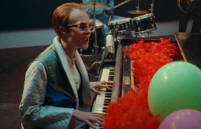 Cara Delevingne becomes Elton John in fake ‘Step Into Christmas’ backstage video