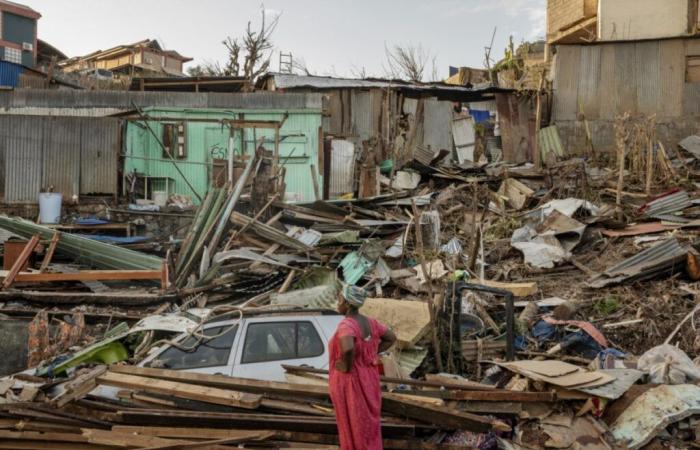 Faced with distress, Macron promises to “rebuild” Mayotte