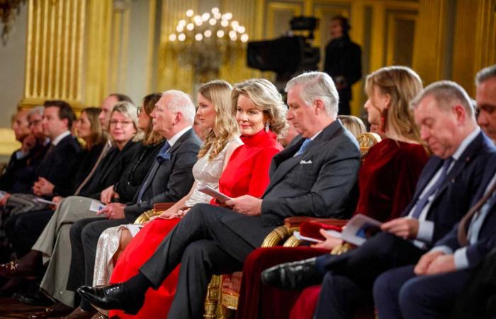 Princess Elisabeth in velvet and Princess Éléonore in silver to accompany King Philippe and Queen Mathilde to the Christmas concert