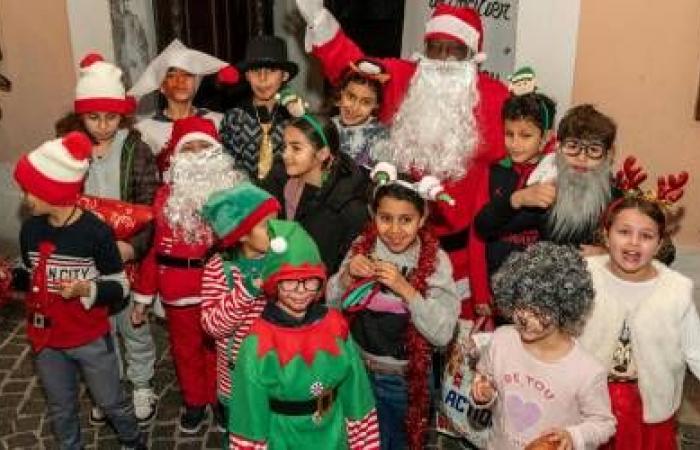 Santa Claus in fanfare in Ferrières for the social center snack