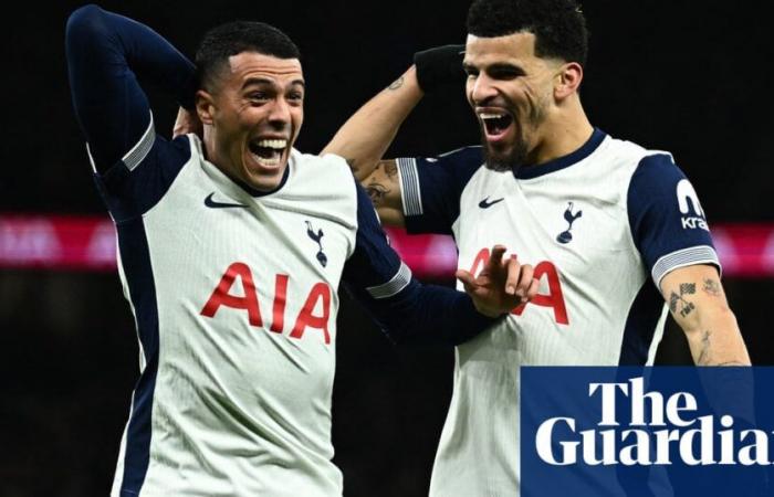 Spurs’ Solanke helps send Manchester United out amid chaotic Carabao Cup tie | Carabao Cup