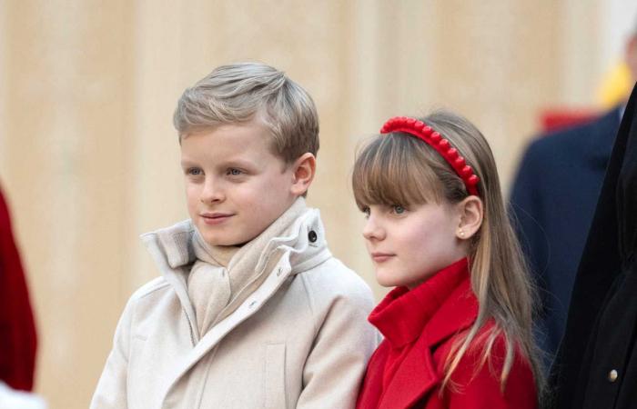 Jacques and Gabriella of Monaco in Christmas colors to distribute gifts to the children of the Principality