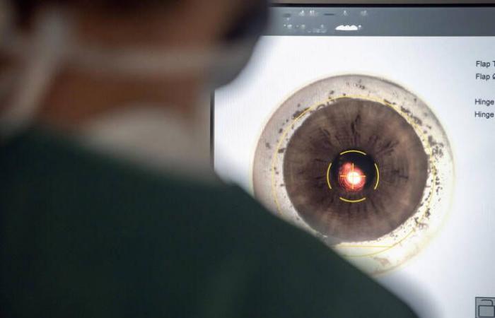 In pictures – Laser eye operations