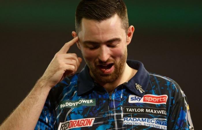 Former darts star reveals what happens when they go off stage between sets at World Championship