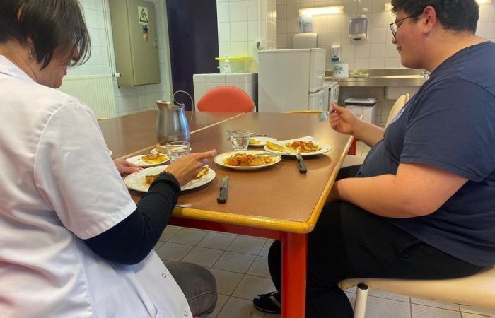 how teenagers suffering from severe obesity are cared for in this specialized center