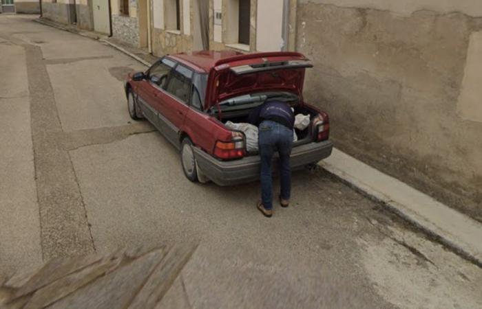 Google Street View solves the murder. The killer filmed by Google Car while loading the body into the car